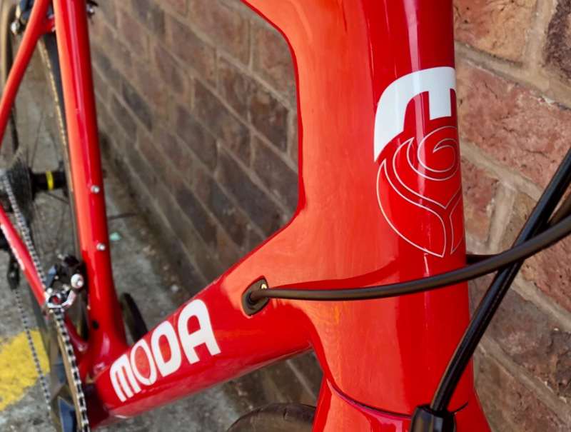 Moda Vivo Road Bike In Red with 105 Groupset-3